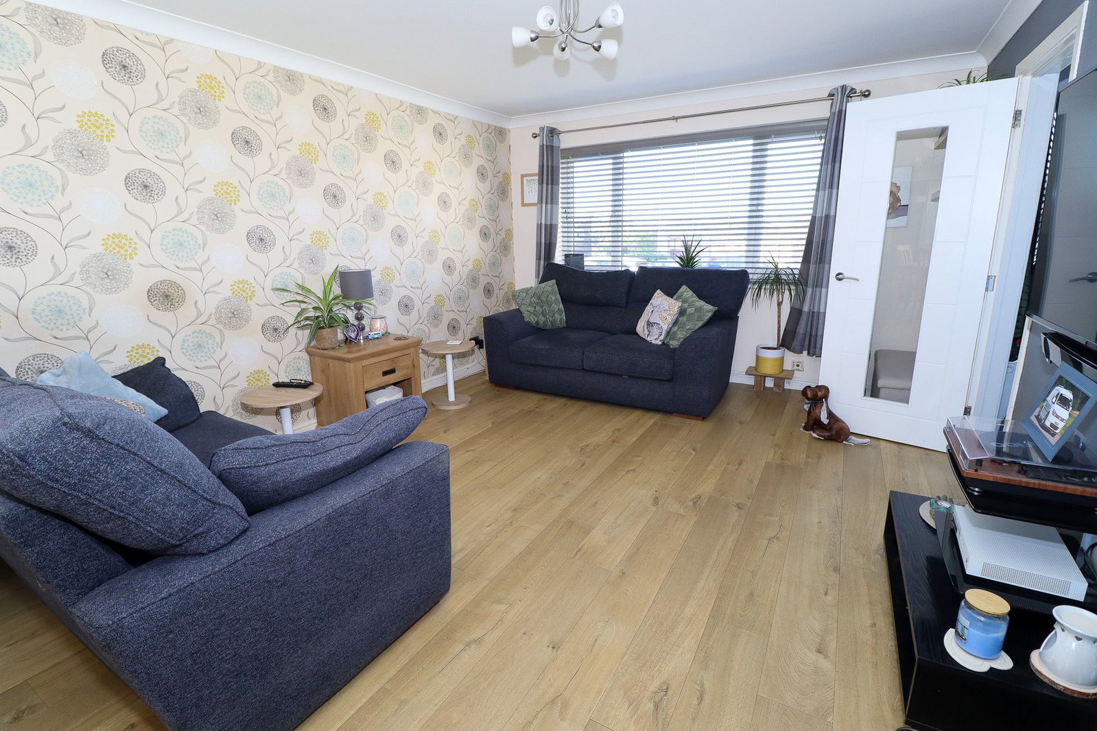 Semi Detached House for sale in St. Neots, Philip Gardens, St. Neots, PE19 2QJ