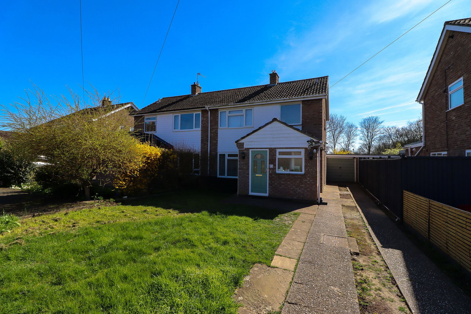 Semi Detached House for sale in St. Neots, Elm Drive, Offord Cluny, St. Neots, PE19 5RN