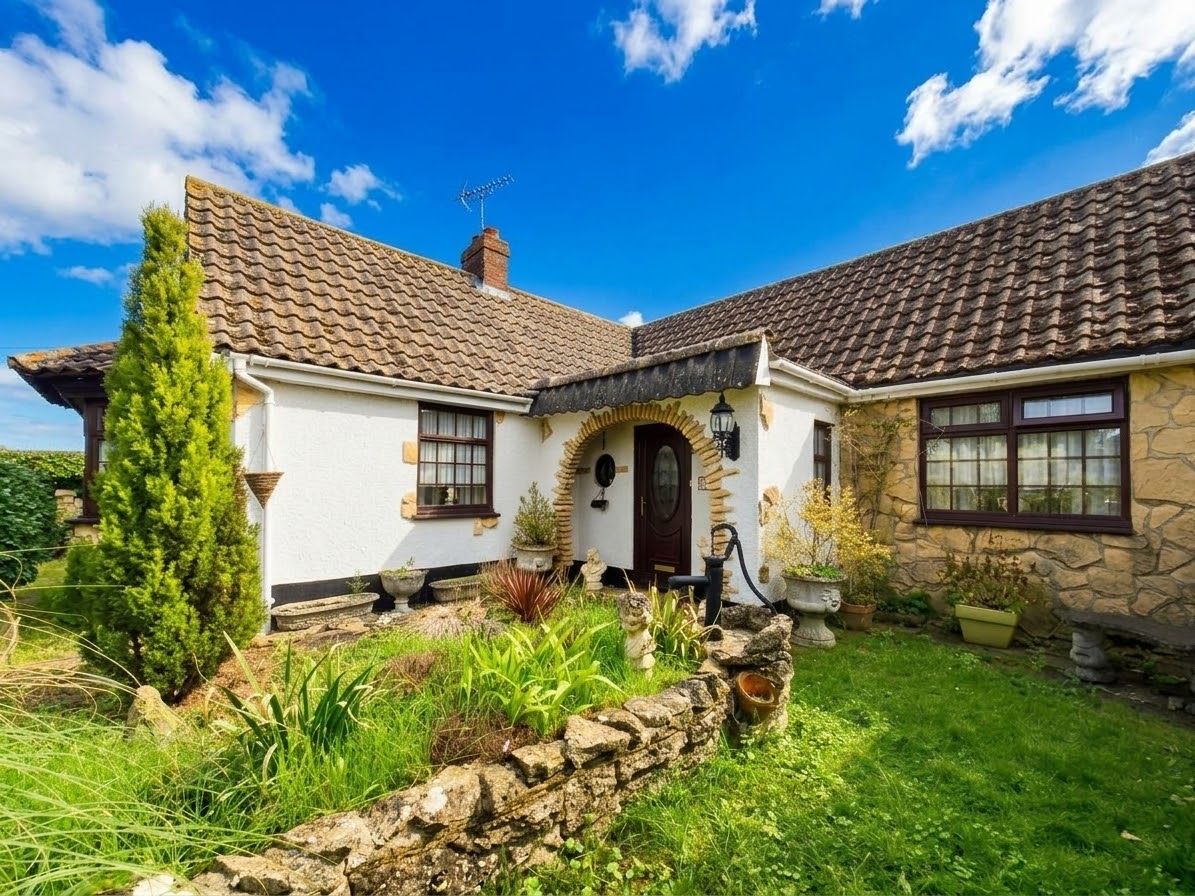 Bungalow for sale in Bury St. Edmunds, Honington Road, Troston, Bury St. Edmunds, IP31 1EL, 1087 m²