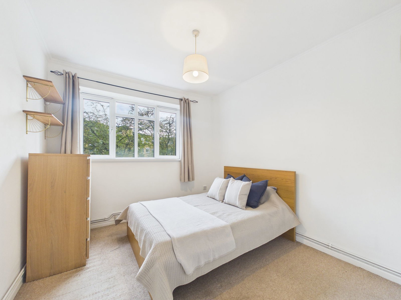 Apartment for sale in London, Weir Road, Balham, SW12, 765 m²