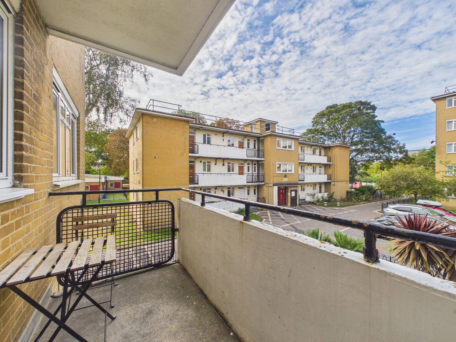 Apartment for sale in London, Weir Road, Balham, SW12, 765 m²