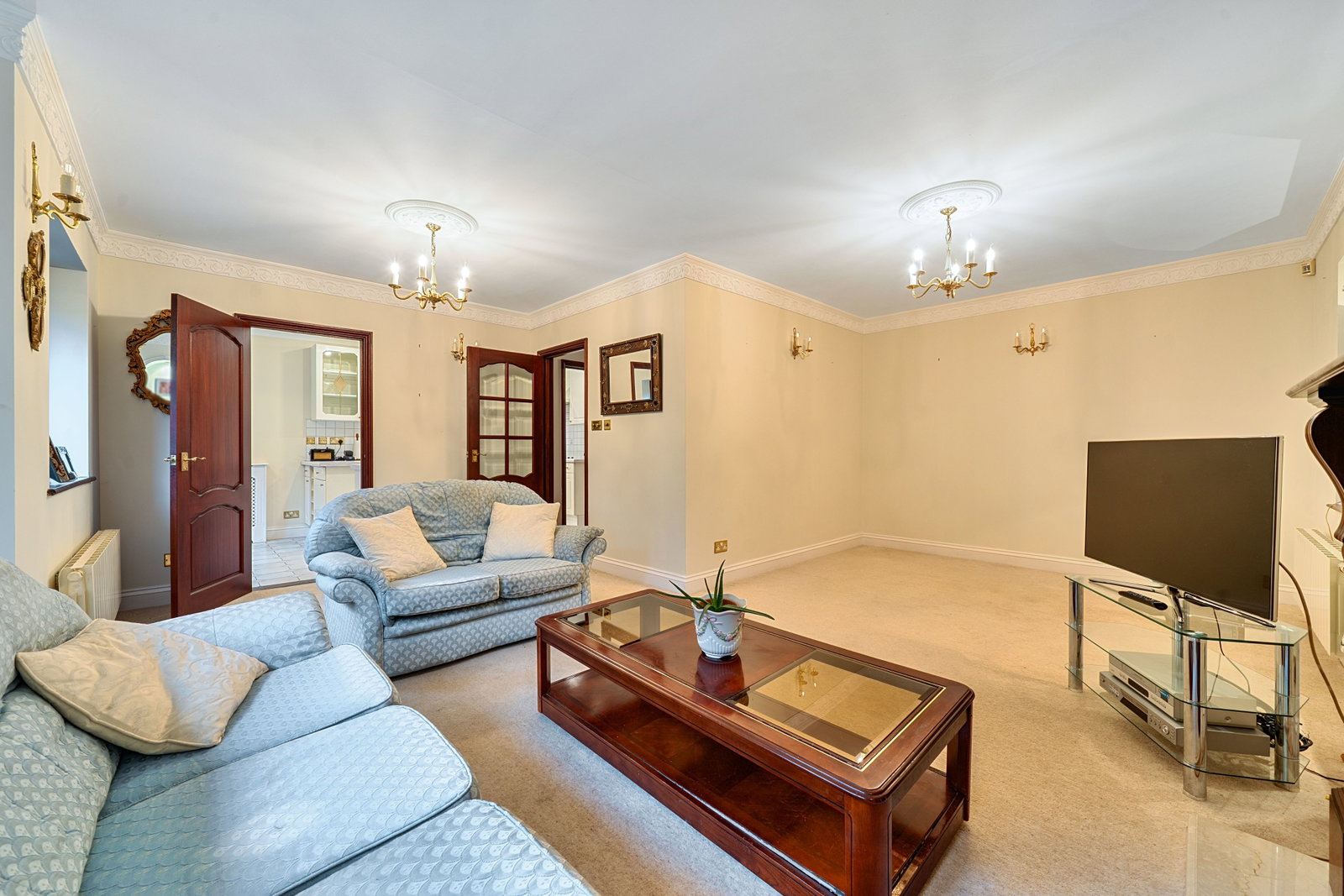 Detached House for sale in Bushey, Dunsmore Close, Bushey, WD23