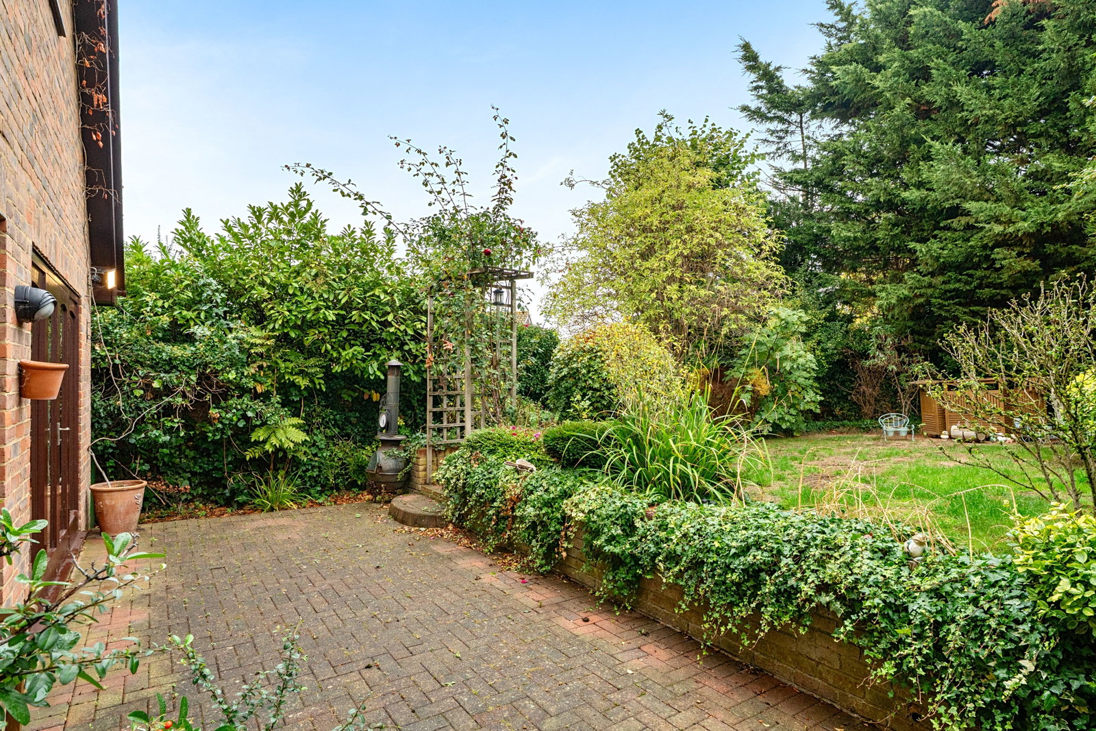 Detached House for sale in Bushey, Dunsmore Close, Bushey, WD23