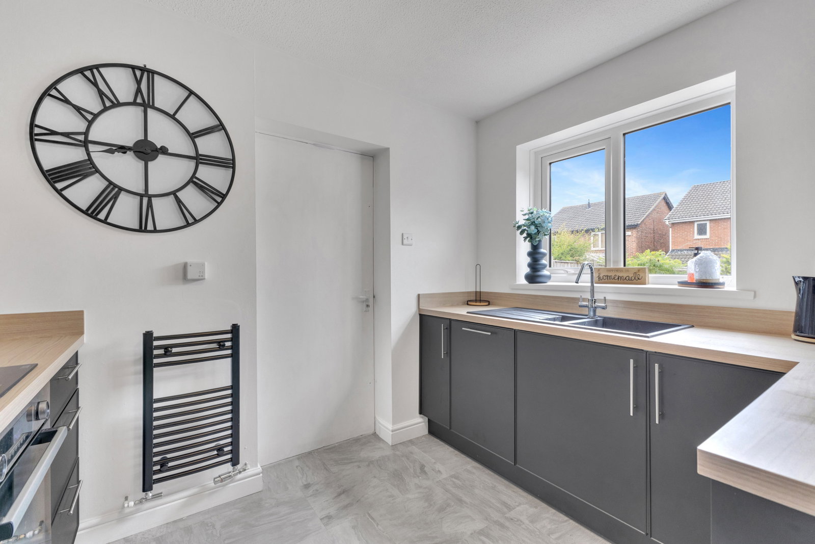 Semi Detached House for sale in Stockton-on-tees, Thurso Close, Fairfield, 880 m²