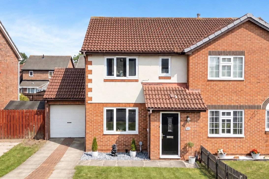 Semi Detached House for sale in Stockton-on-tees, Thurso Close, Fairfield, 880 m²