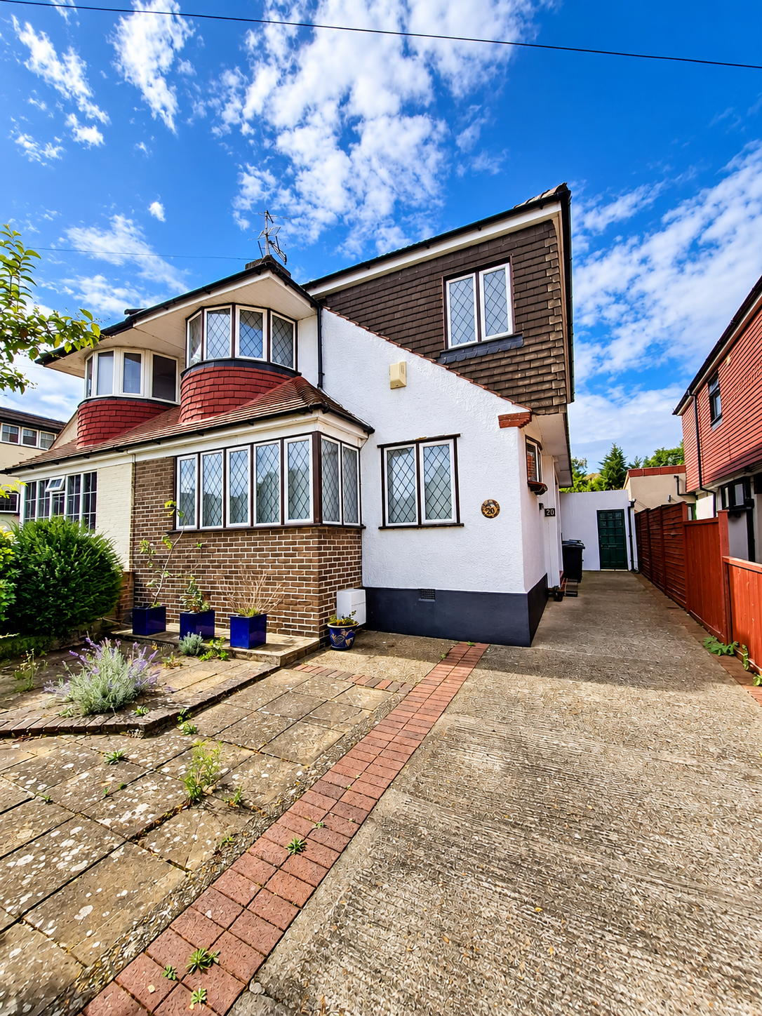 Semi Detached House for sale in Dartford, Windsor Drive, Dartford, DA1 3HN