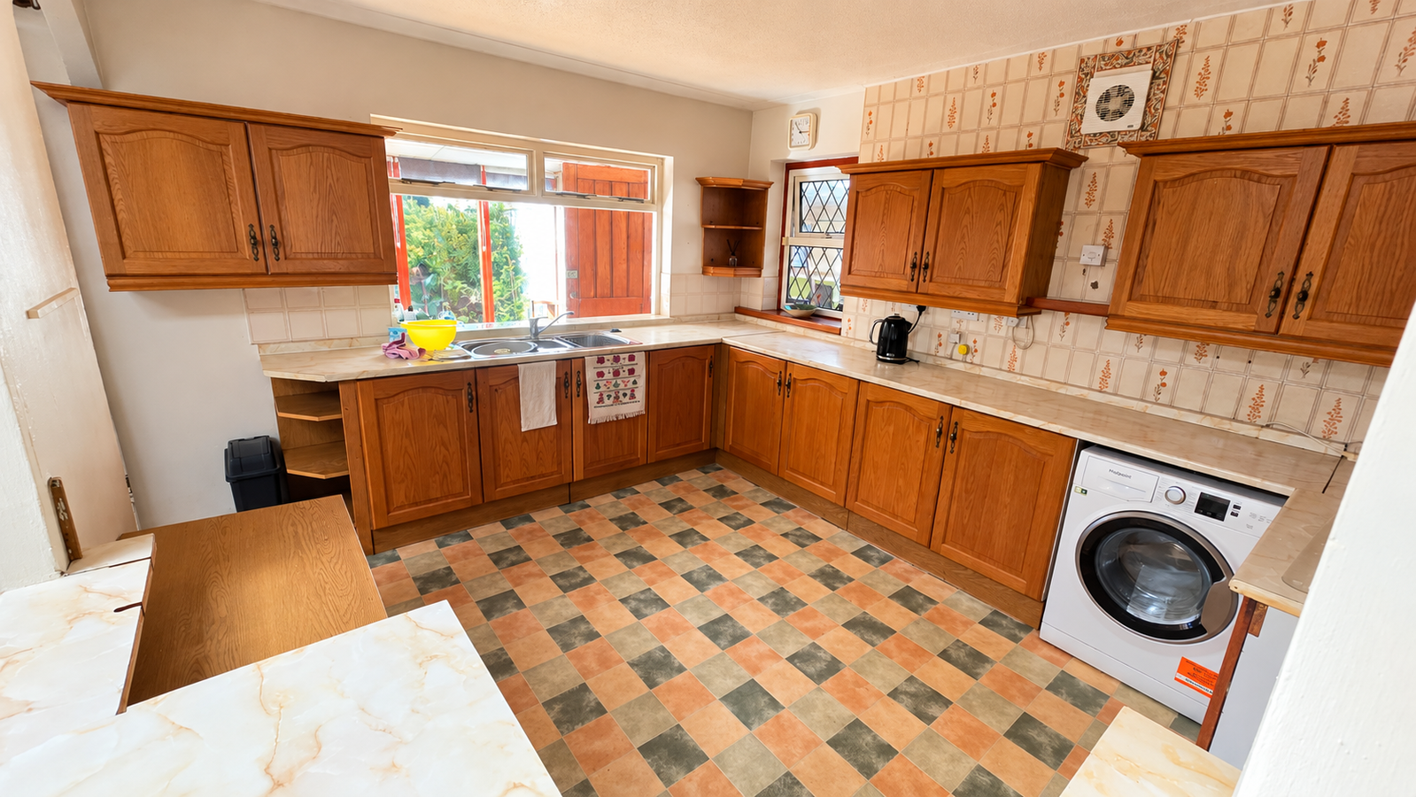 Semi Detached House for sale in Dartford, Windsor Drive, Dartford, DA1 3HN