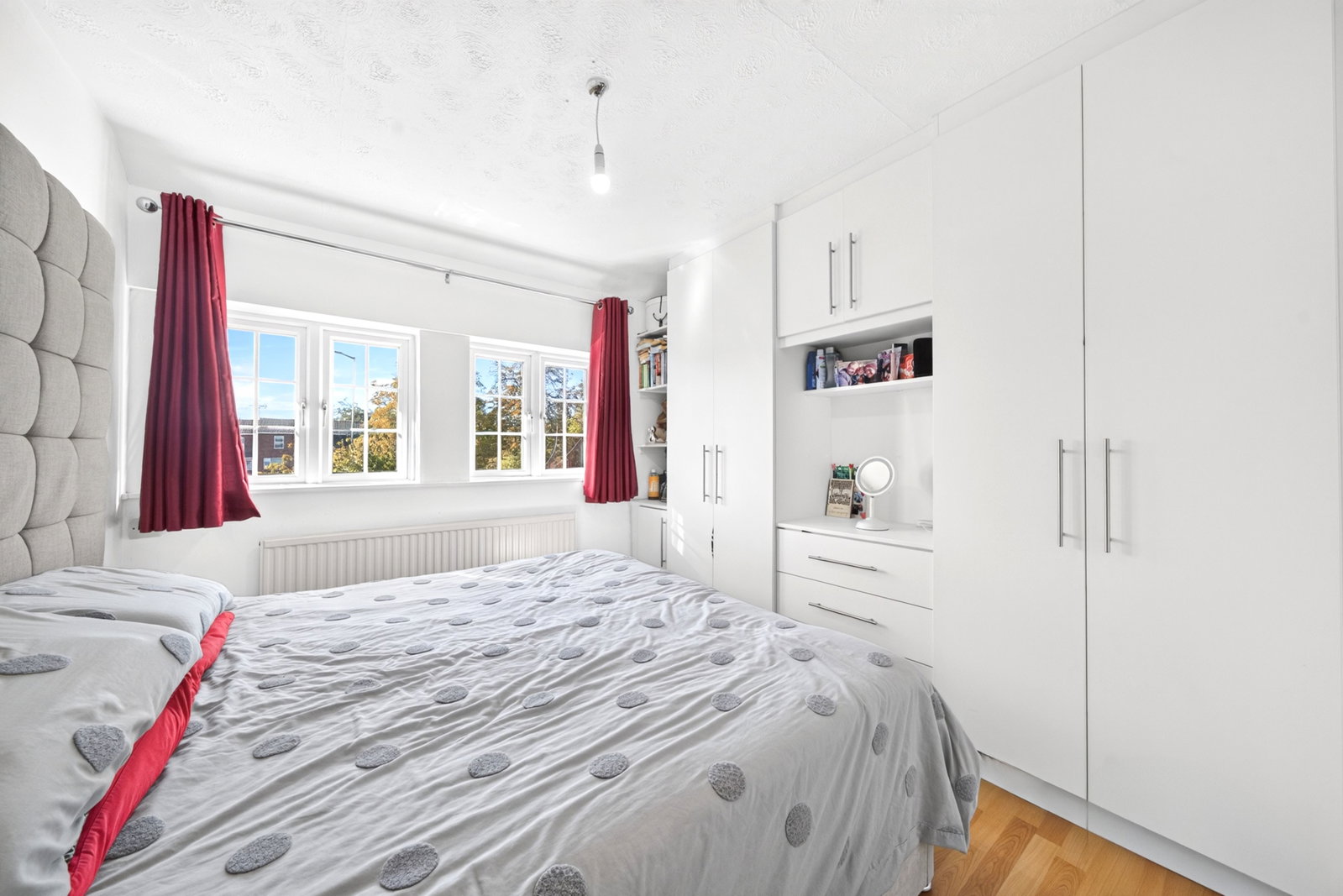 Terraced House for sale in Borehamwood, Theobald Street, Borehamwood, WD6 4PF, 732 m²