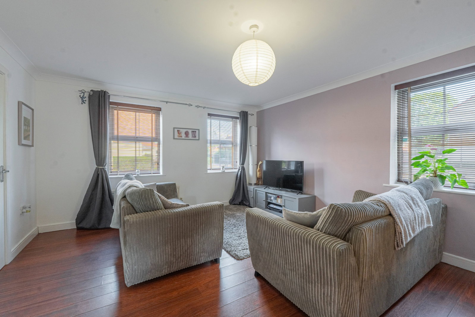 Ground Floor Flat for sale in Solihull, Clarks Lane, Dickens Heath, 581 m²