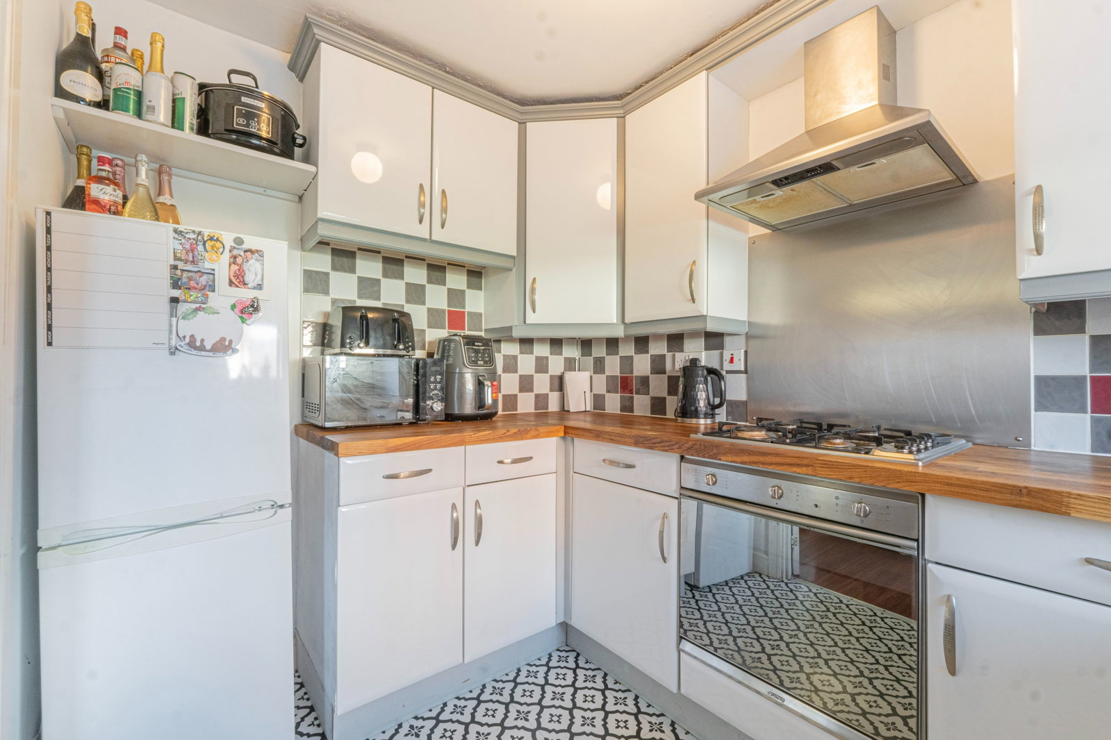 Ground Floor Flat for sale in Solihull, Clarks Lane, Dickens Heath, 581 m²