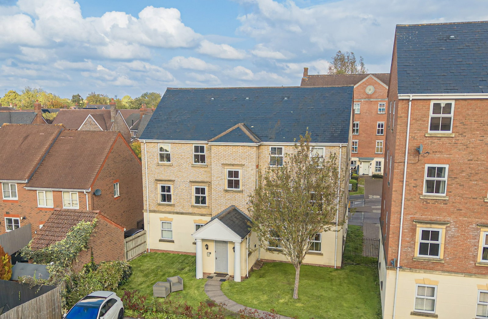 Ground Floor Flat for sale in Solihull, Clarks Lane, Dickens Heath, 581 m²