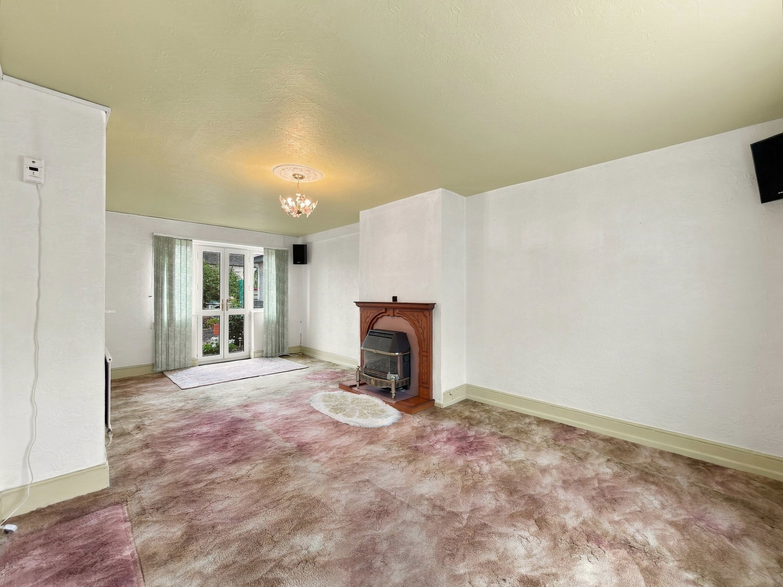 Semi Detached House for sale in Newport, Ty Isaf Park Avenue, Risca