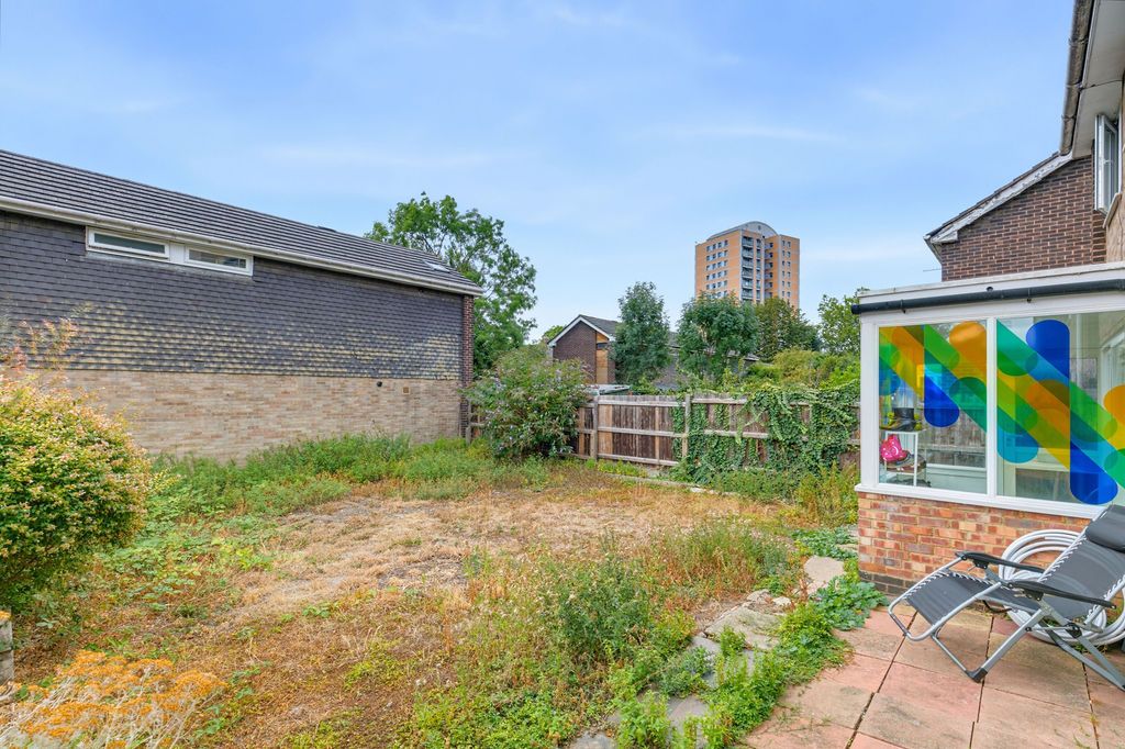 Semi Detached House for sale in London, Rowditch Lane, Battersea, SW11, 950 m²