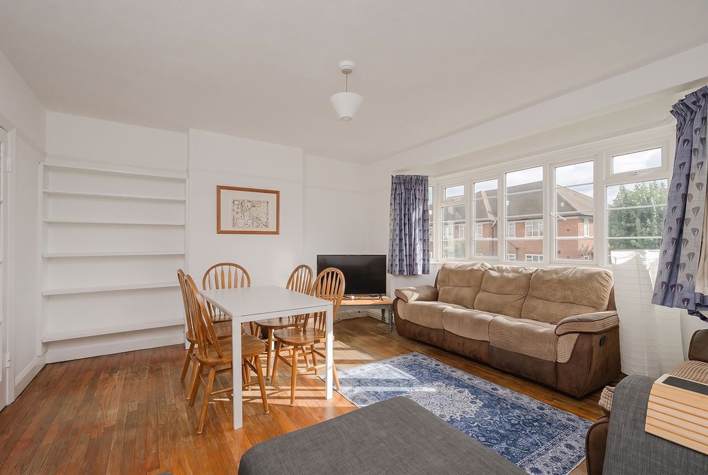 Flat for sale in Wimbledon, 4 Lymington Court, Wimbledon, SW19, 1336 m²