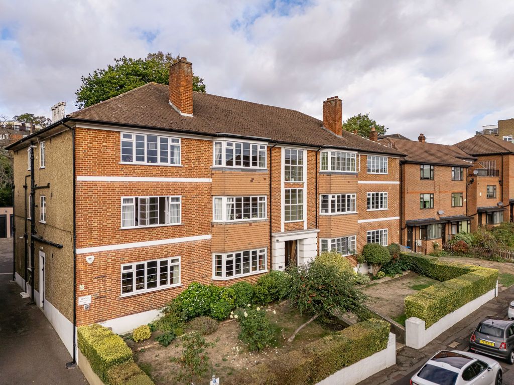 Flat for sale in Wimbledon, 4 Lymington Court, Wimbledon, SW19, 1336 m²