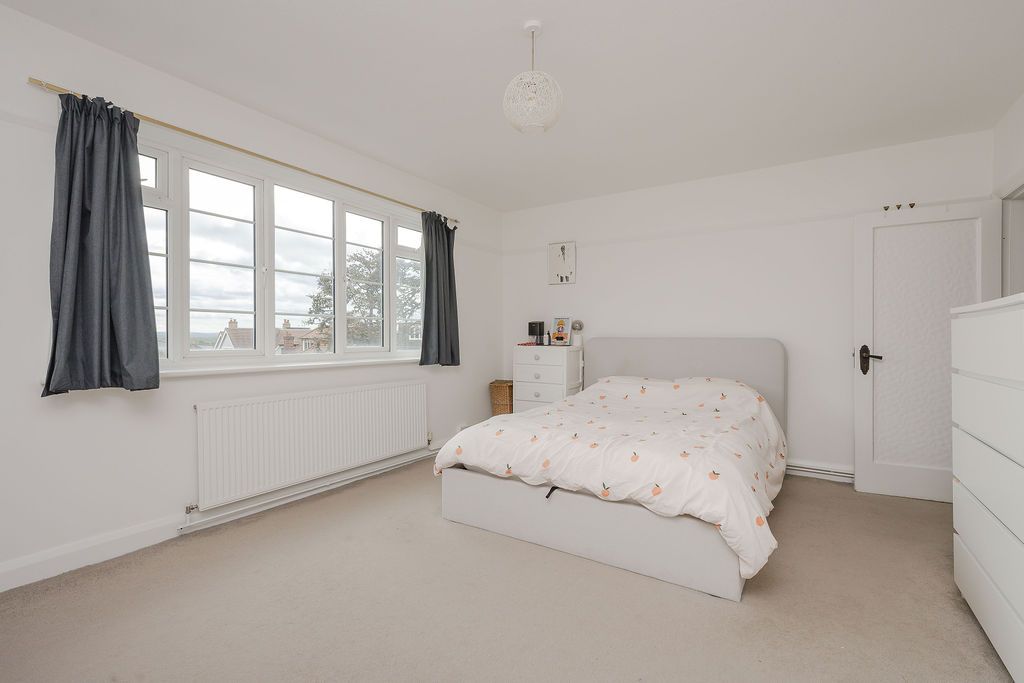 Flat for sale in Wimbledon, 4 Lymington Court, Wimbledon, SW19, 1336 m²