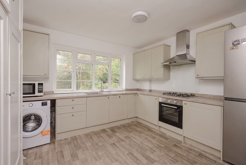 Flat for sale in Wimbledon, 4 Lymington Court, Wimbledon, SW19, 1336 m²