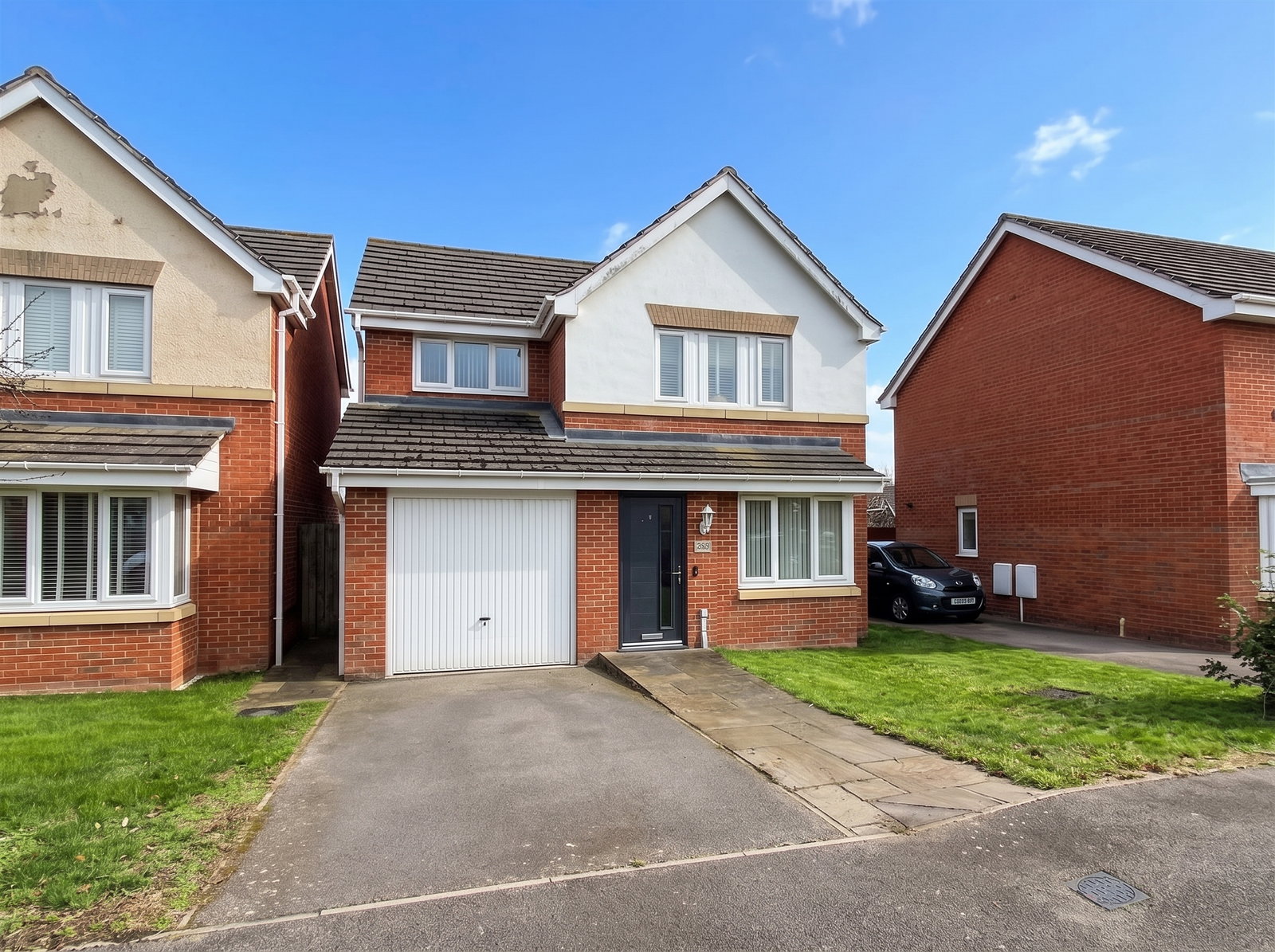Detached House for sale in Gainsborough, Sunningdale Way, Gainsborough, DN21 1FZ