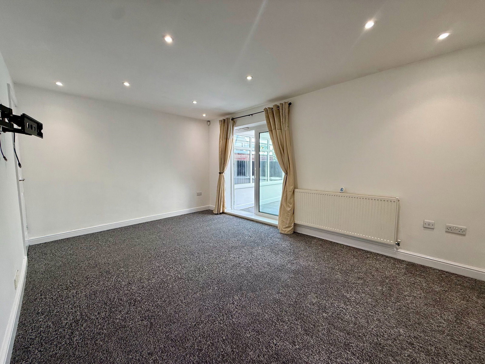 Semi Detached House for sale in Swadlincote, Pennine Way, Swadlincote