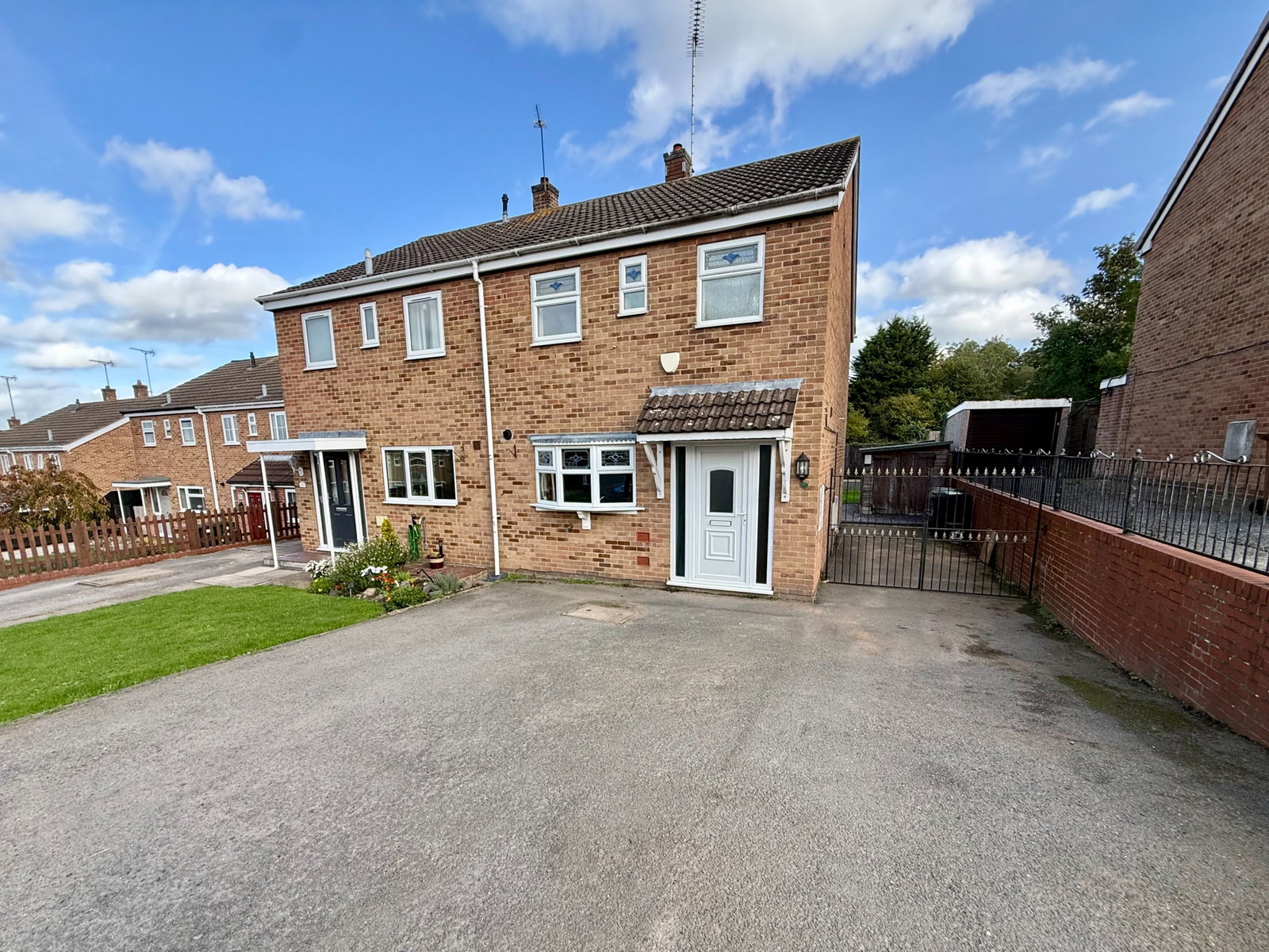 Semi Detached House for sale in Swadlincote, Pennine Way, Swadlincote