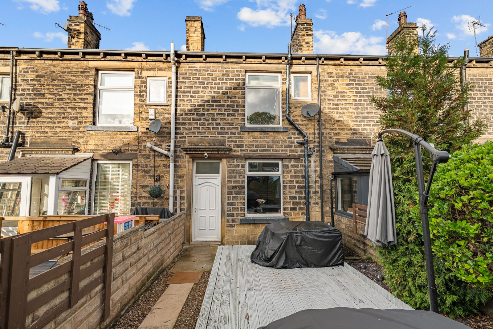 Terraced House for sale in Elland, Lime Tree Avenue, Elland, HX5 9BE