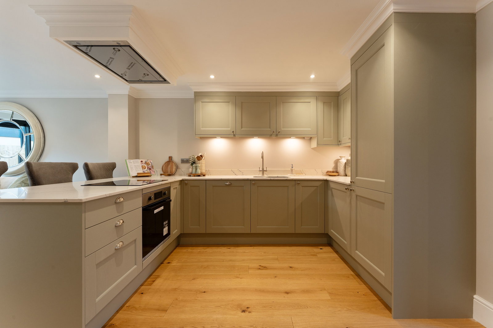 End Of Terrace House for sale in Salisbury, Aces Walk, Salisbury, SP1 3TW, 812 m²