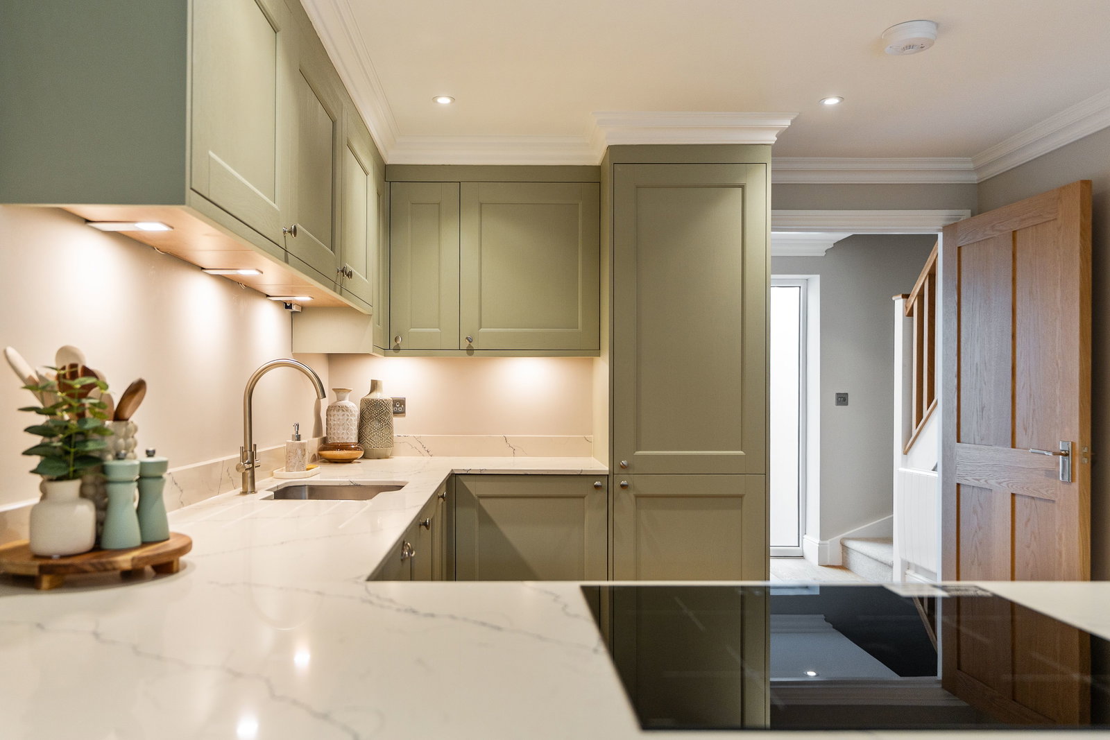 End Of Terrace House for sale in Salisbury, Aces Walk, Salisbury, SP1 3TW, 812 m²