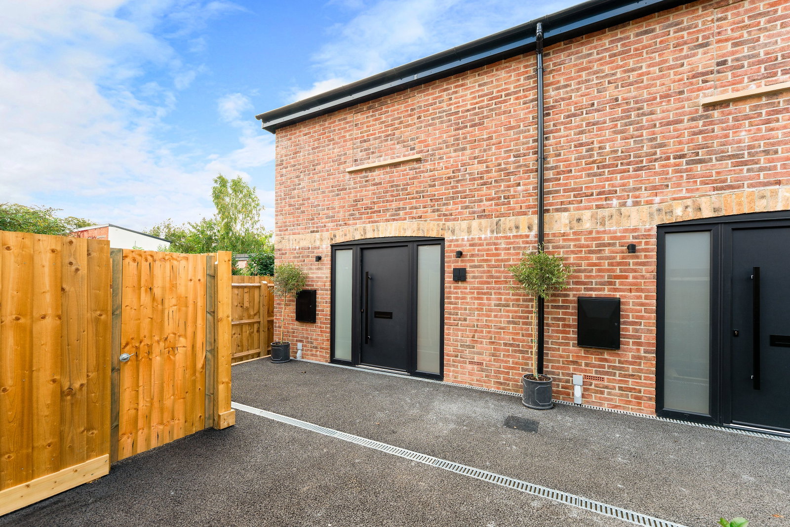 End Of Terrace House for sale in Salisbury, Aces Walk, Salisbury, SP1 3TW, 812 m²