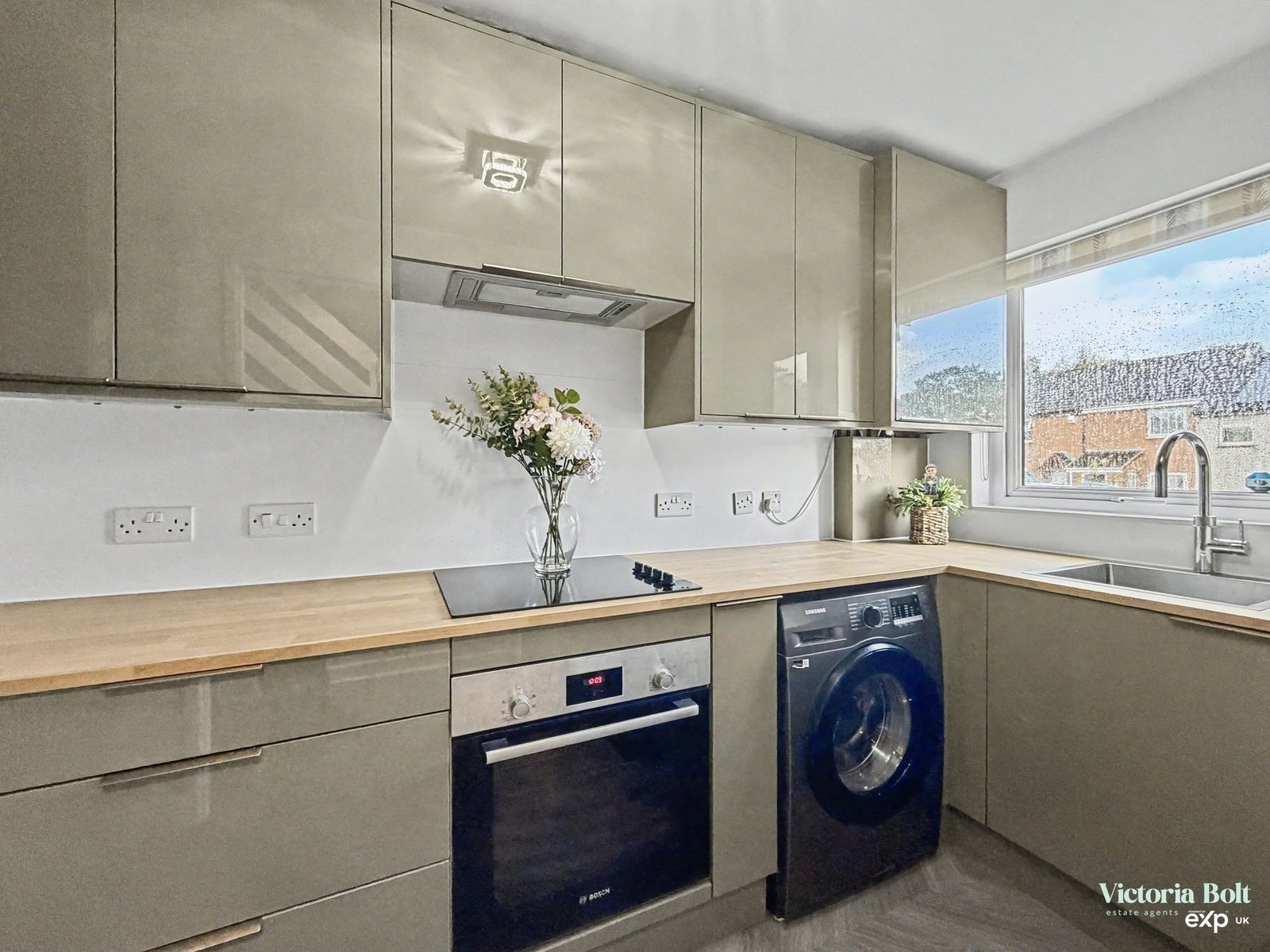 Terraced House for sale in Plymouth, Kirkstall Close, Plymouth, 749 m²
