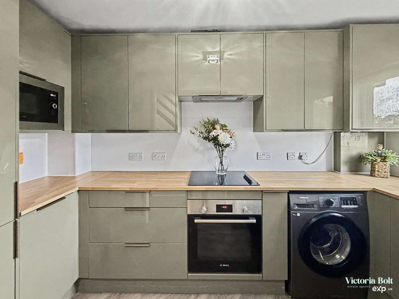Terraced House for sale in Plymouth, Kirkstall Close, Plymouth, 749 m²