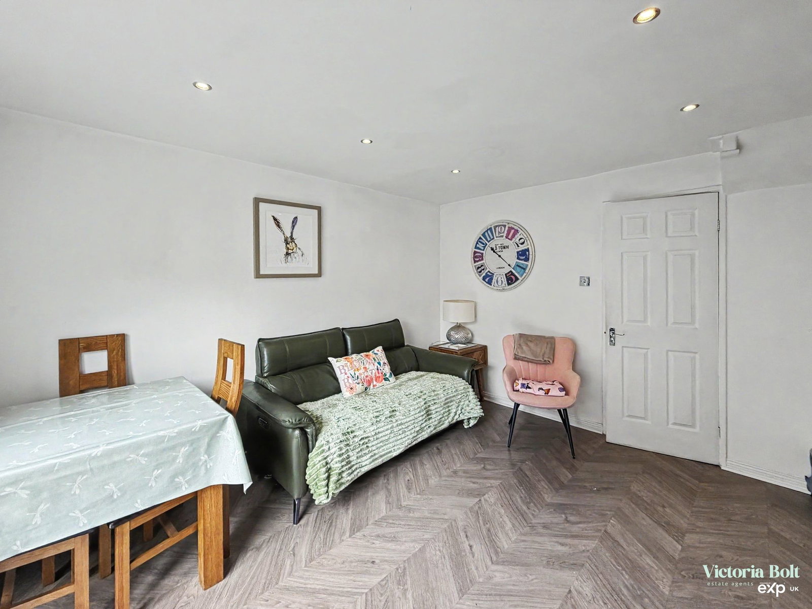 Terraced House for sale in Plymouth, Kirkstall Close, Plymouth, 749 m²