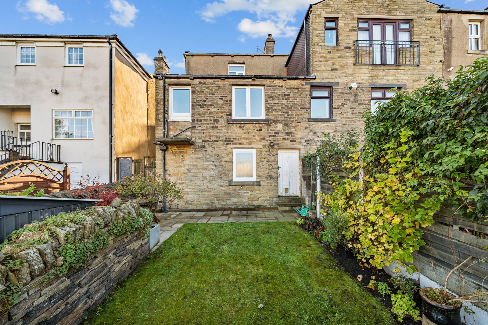 End Of Terrace House for sale in Brighouse, New Hey Road, Rastrick, HD6 3PZ