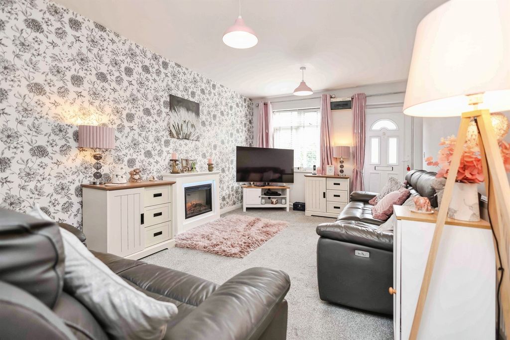 Terraced House for sale in Halesowen, Colley Lane, Halesowen, B63 2UD