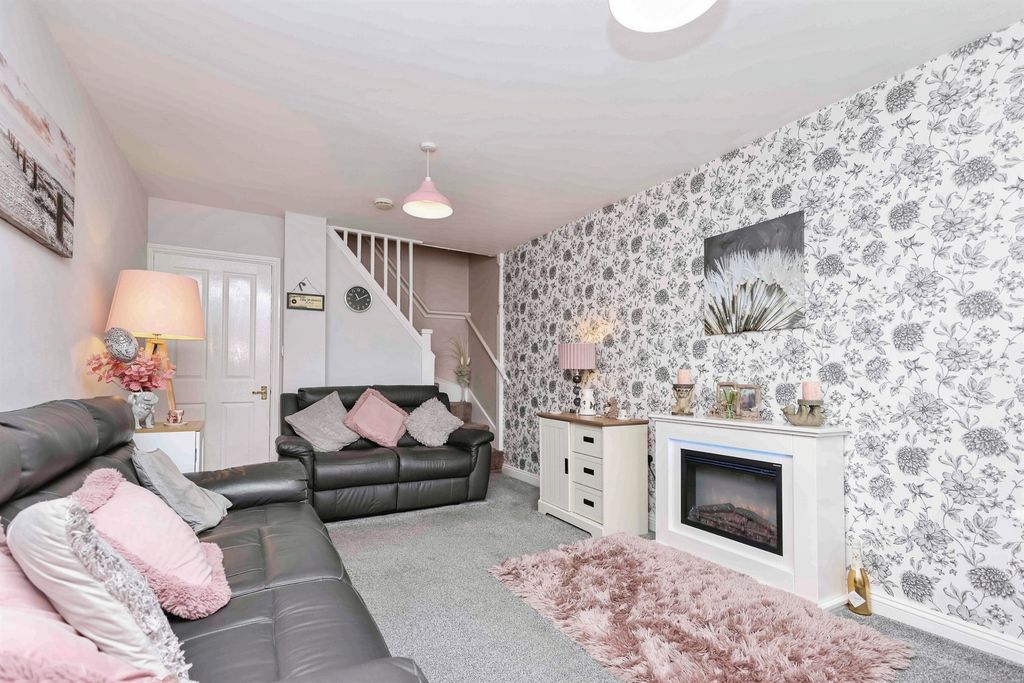 Terraced House for sale in Halesowen, Colley Lane, Halesowen, B63 2UD