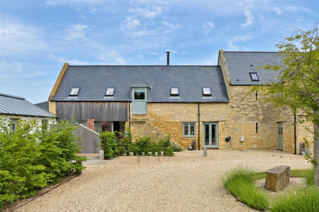 Semi Detached House for sale in Banbury, Pinhill Road, Banbury, OX16 2NH