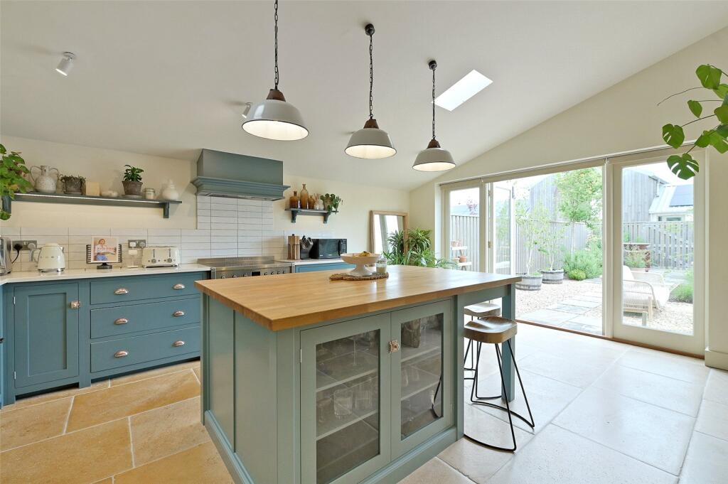 Semi Detached House for sale in Banbury, Pinhill Road, Banbury, OX16 2NH