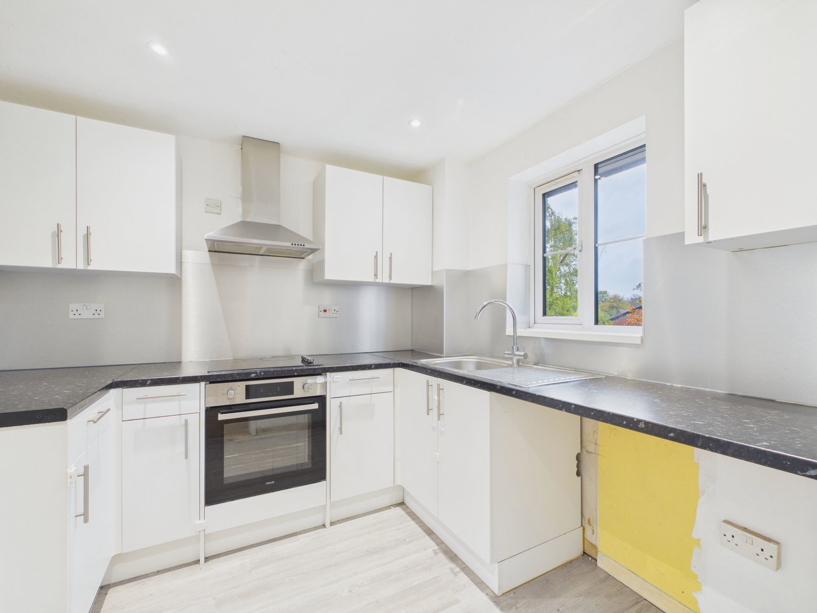 Flat for sale in Enfield, Gladbeck Way, Enfield, EN2 7EL