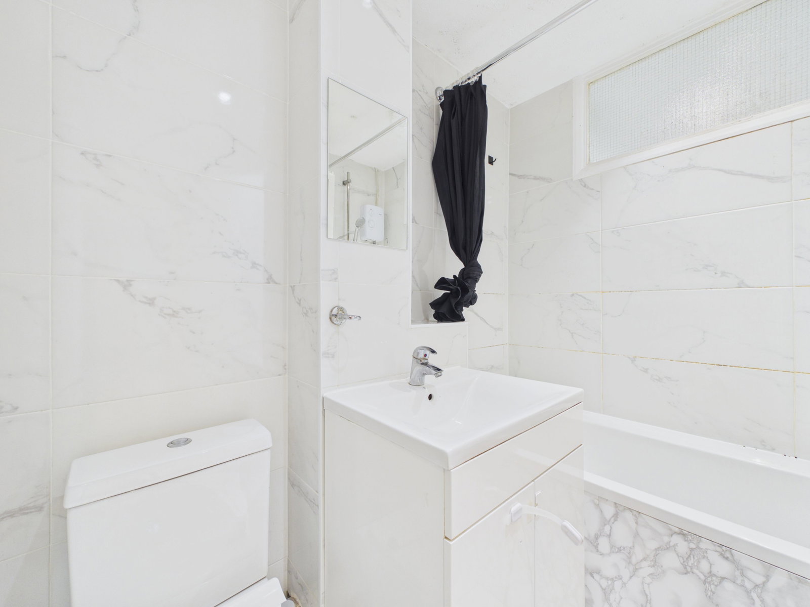 Flat for sale in Enfield, Gladbeck Way, Enfield, EN2 7EL