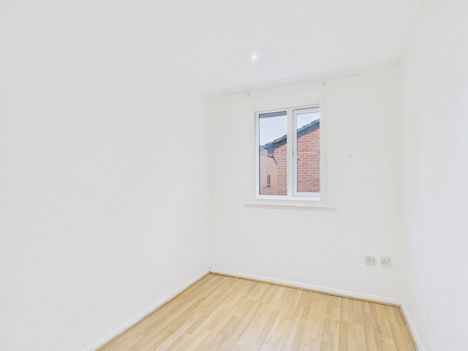 Flat for sale in Enfield, Gladbeck Way, Enfield, EN2 7EL