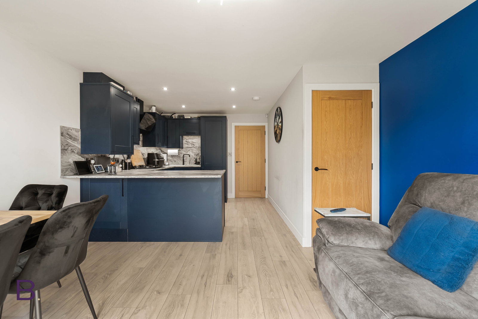 Semi Detached House for sale in Bradford, Golf view, Hillcrest rd , Queensbury, Bradford, BD13 2FX, 1206 m²