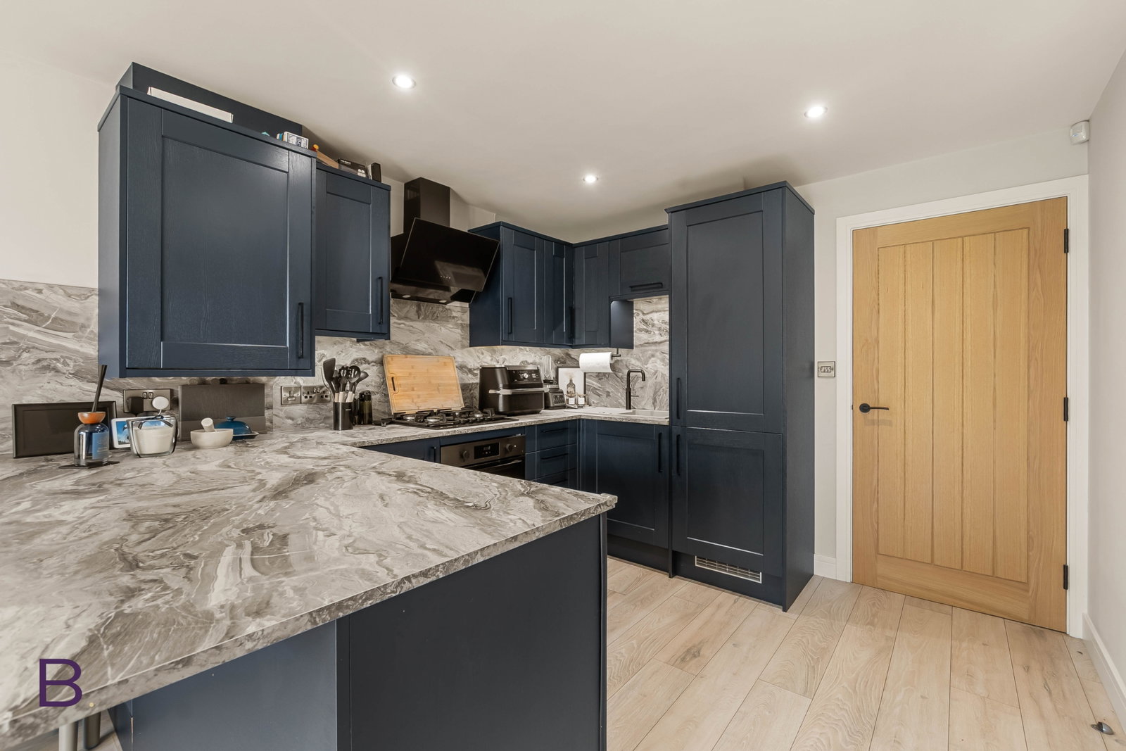 Semi Detached House for sale in Bradford, Golf view, Hillcrest rd , Queensbury, Bradford, BD13 2FX, 1206 m²