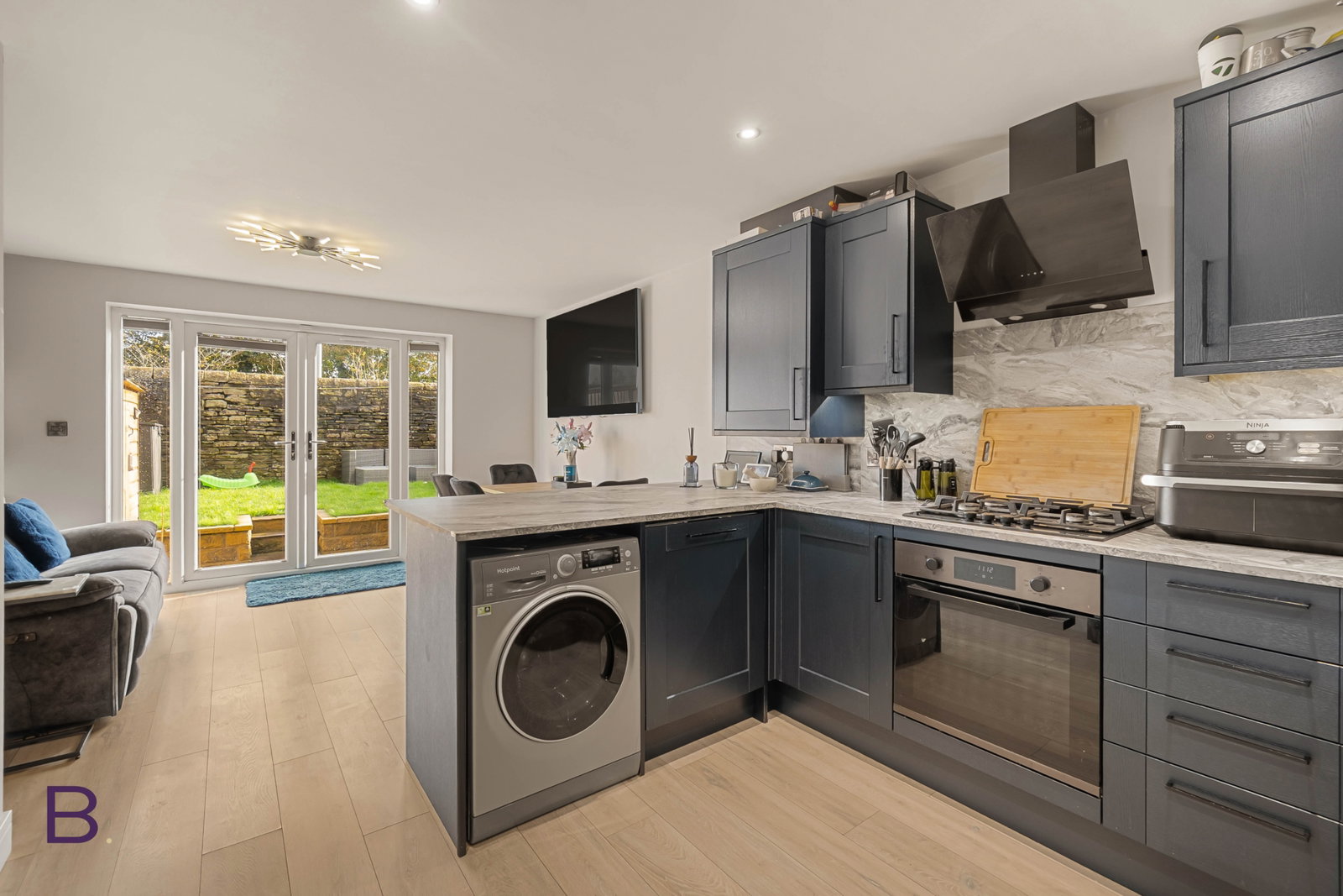 Semi Detached House for sale in Bradford, Golf view, Hillcrest rd , Queensbury, Bradford, BD13 2FX, 1206 m²