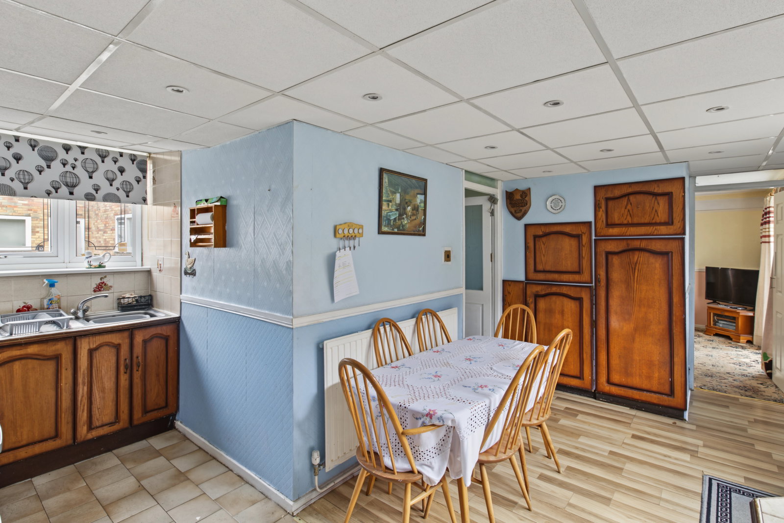 Terraced House for sale in Laindon, Bellflower Mews, Laindon, SS15 5FH, 990 m²