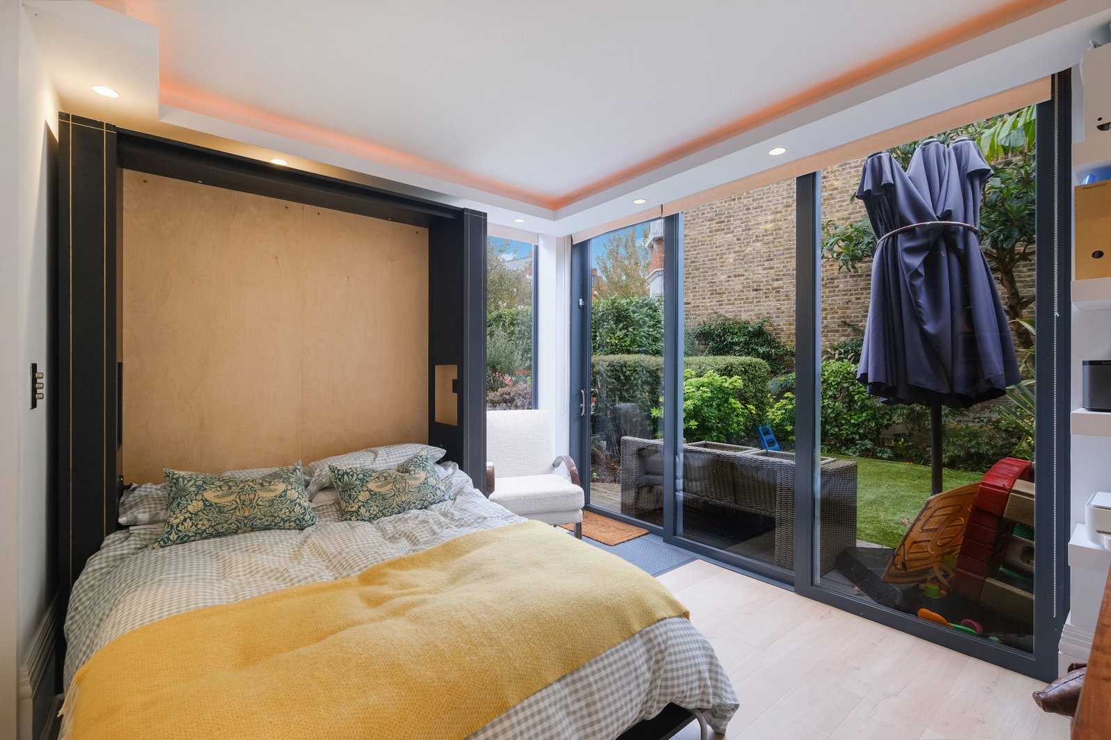 Ground Floor Flat for sale in London, Plympton Road, Brondesbury, NW6, 1311 m²