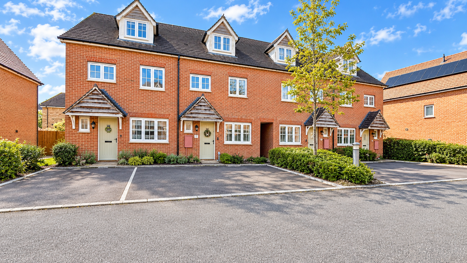 Town House for sale in Rochester, Germander Avenue, Halling, Rochester, me2 1fr