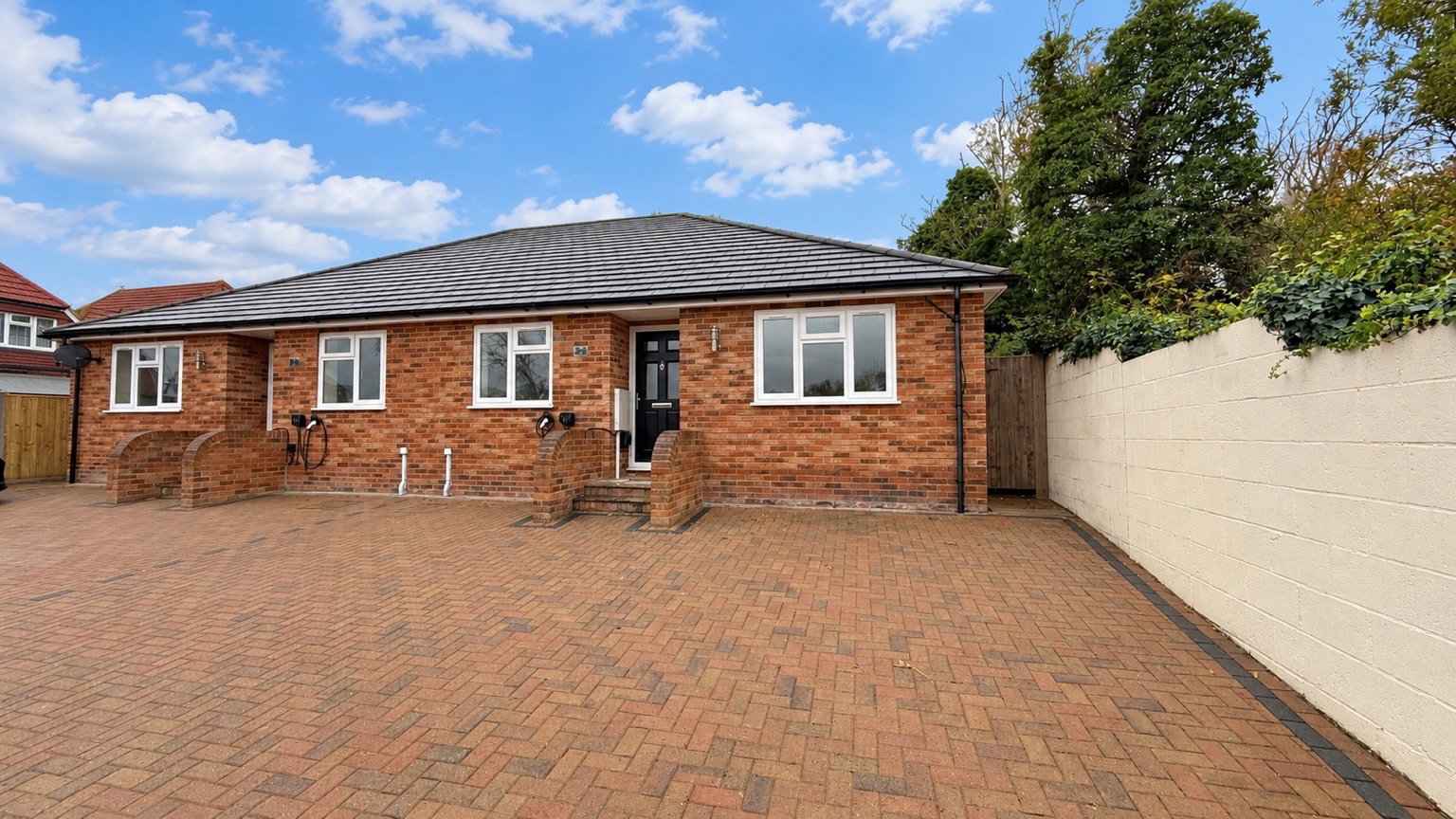 Semi Detached House for sale in Sheerness, Cliff Drive, Sheerness, ME12 4PJ, 815 m²