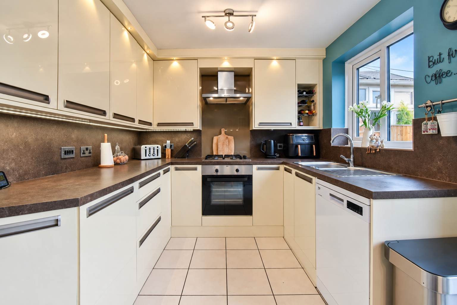 Semi Detached House for sale in Bolton, Butterwick Fields, Horwich, Greater Manchester, BL6, 899 m²