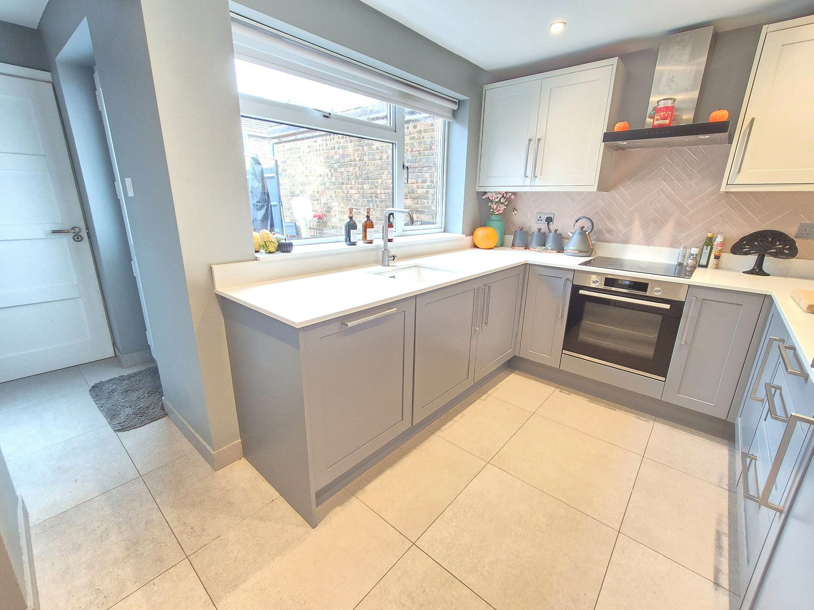 End Of Terrace House for sale in Dunstable, Sunbower Avenue, Dunstable, LU6 1UQ
