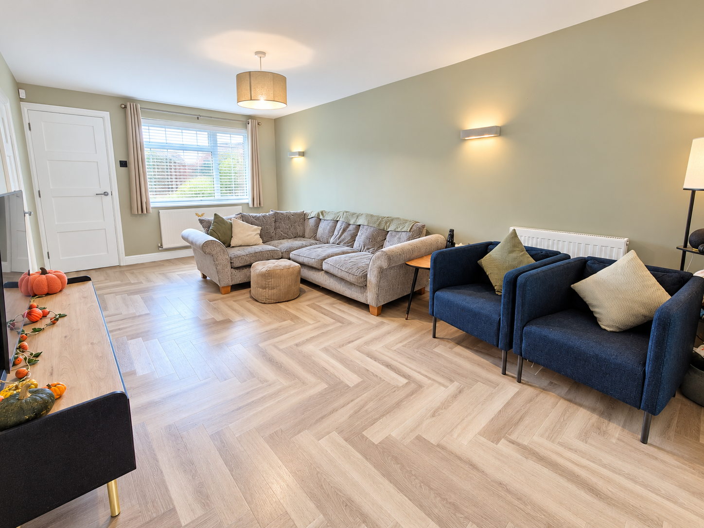 End Of Terrace House for sale in Dunstable, Sunbower Avenue, Dunstable, LU6 1UQ