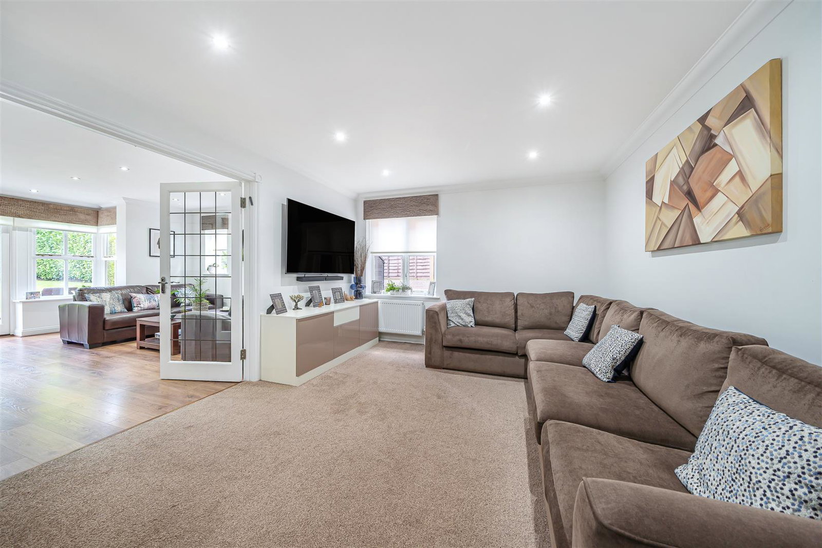 Detached House for sale in Bushey, Merry Hill Road, Bushey